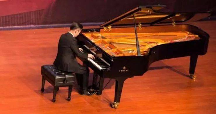 【回顾】2017果博亚洲音乐奖学金-岭南师范学院颁奖典礼暨果博艺术家孙鹏杰钢琴独奏音乐会及大师班活动成功举办