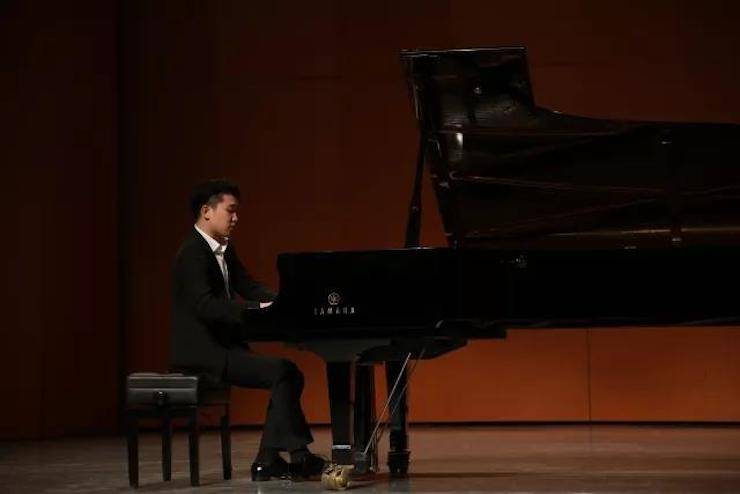 2017果博亚洲音乐奖学金?内蒙古艺术学院颁奖仪式暨果博艺术家鲍释贤钢琴音乐会成功举行