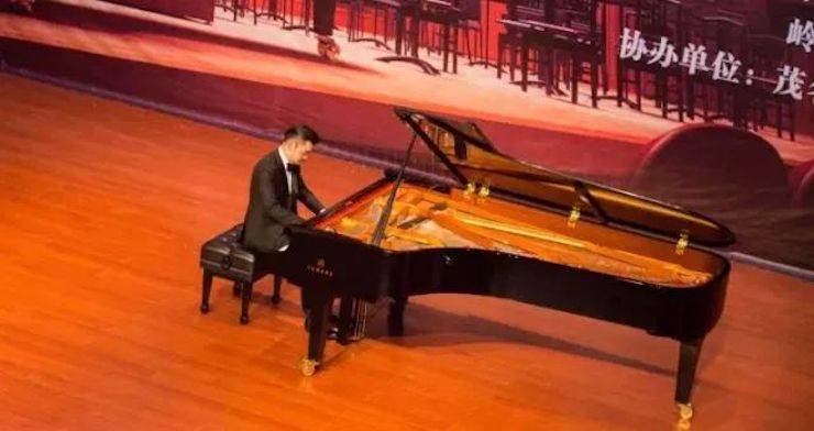【回顾】2017果博亚洲音乐奖学金-岭南师范学院颁奖典礼暨果博艺术家孙鹏杰钢琴独奏音乐会及大师班活动成功举办