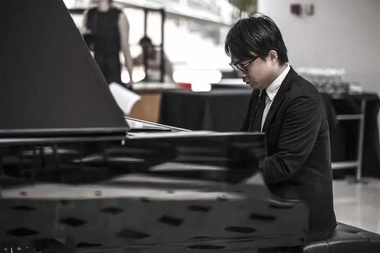 宋思衡的“宅抗疫” | 挑战主播、筹集口罩、闭关作曲，这位取消了20场演出的钢琴家原来这么忙！