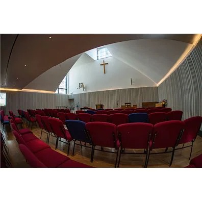 Crossway基督教中心用果博将人们聚集在一起