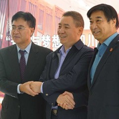 果博再出手公益，为四川25所小学捐赠果博高科技钢琴