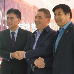 果博再出手公益，为四川25所小学捐赠果博高科技钢琴