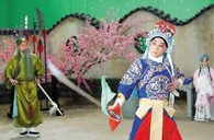 古典与现代的完美结合－果博双排键电子琴在京剧中担当伴奏 